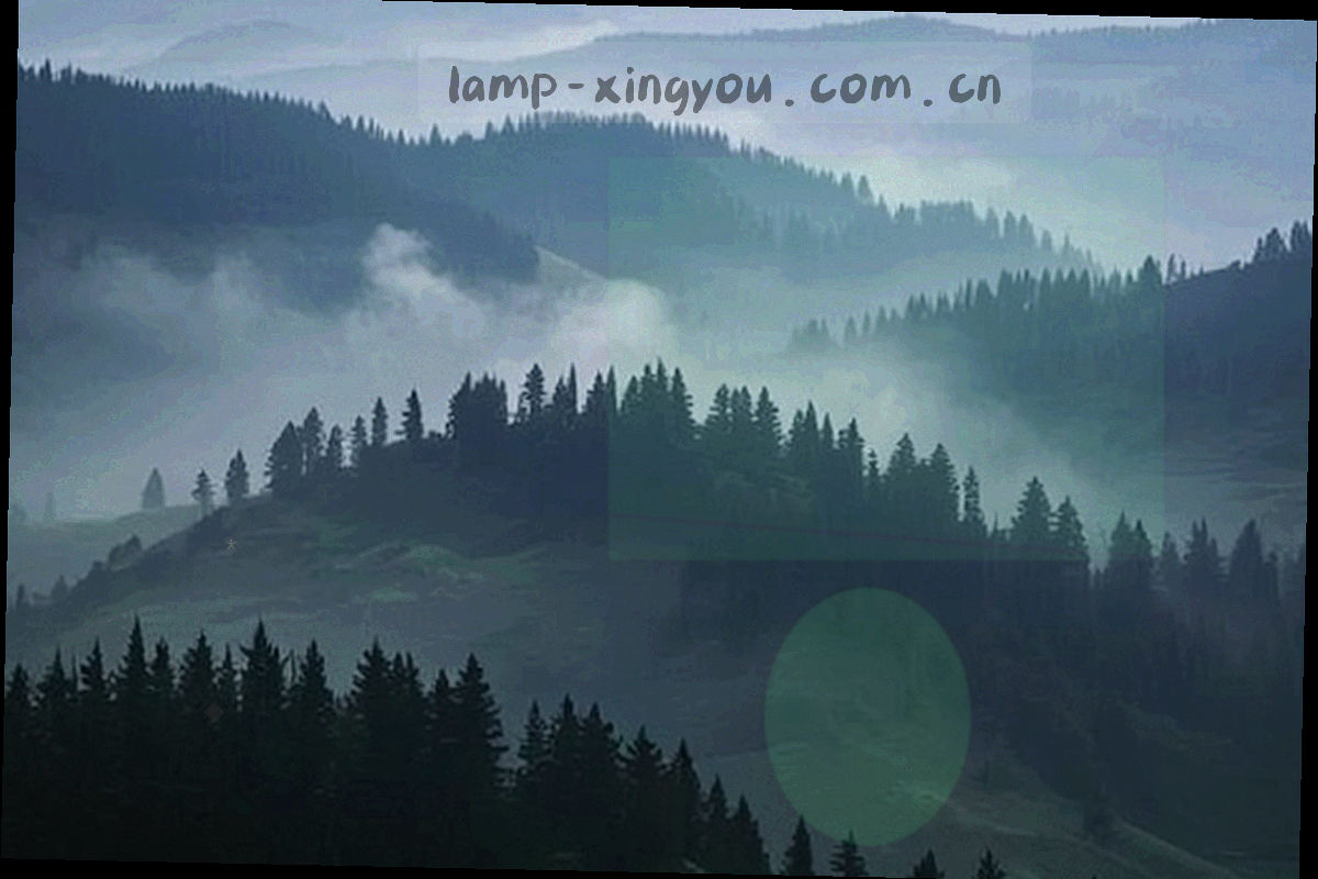 黄昏转夜时分云南高原山地公路的俯视航拍，暖赭色土地与深蓝天空交界，道路呈细长引导线